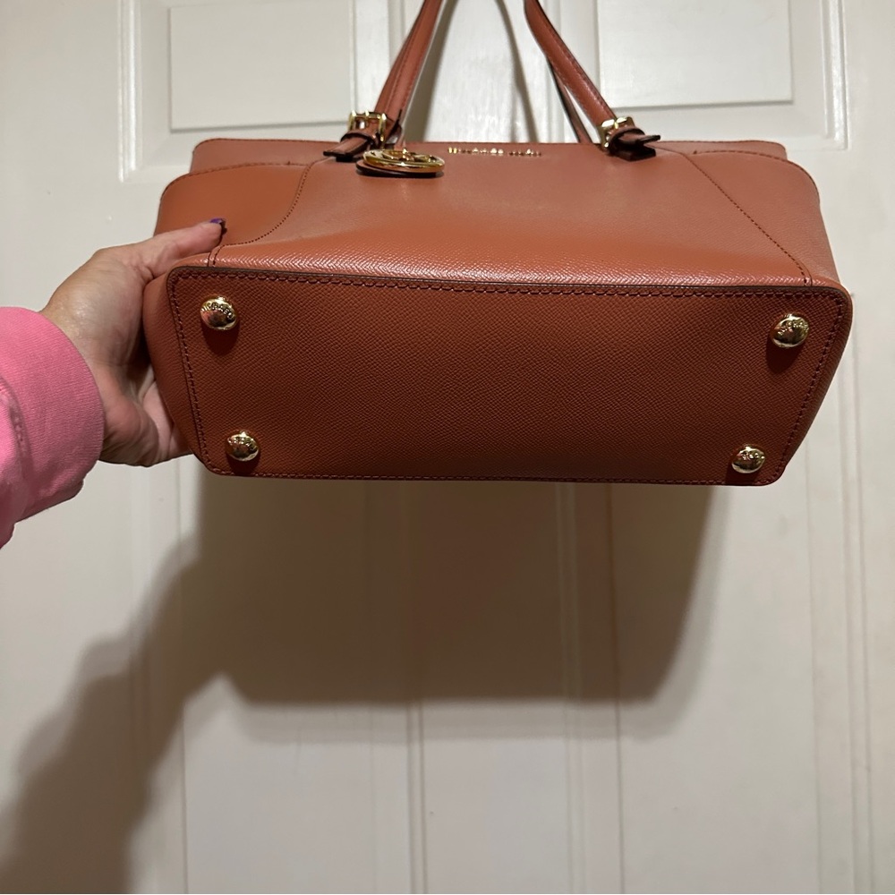 Michael Kors Jet Set East West Gold Tone Logo Charm Tote Bag Brown Leather  EUC‎ - Picture 5 of 12